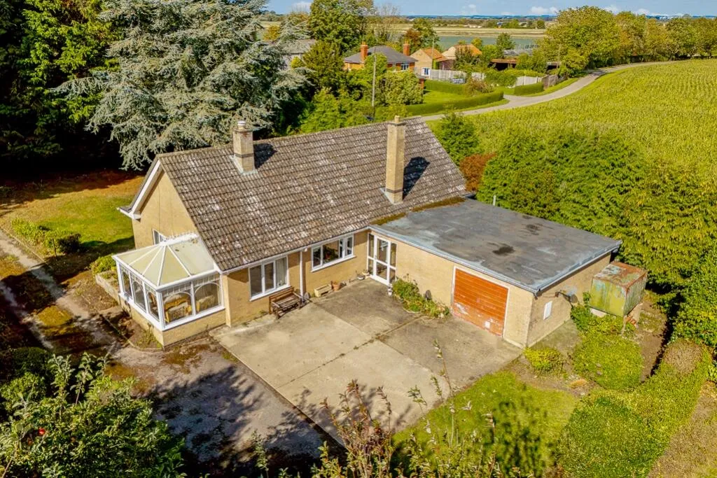 2 bed Detached Bungalow