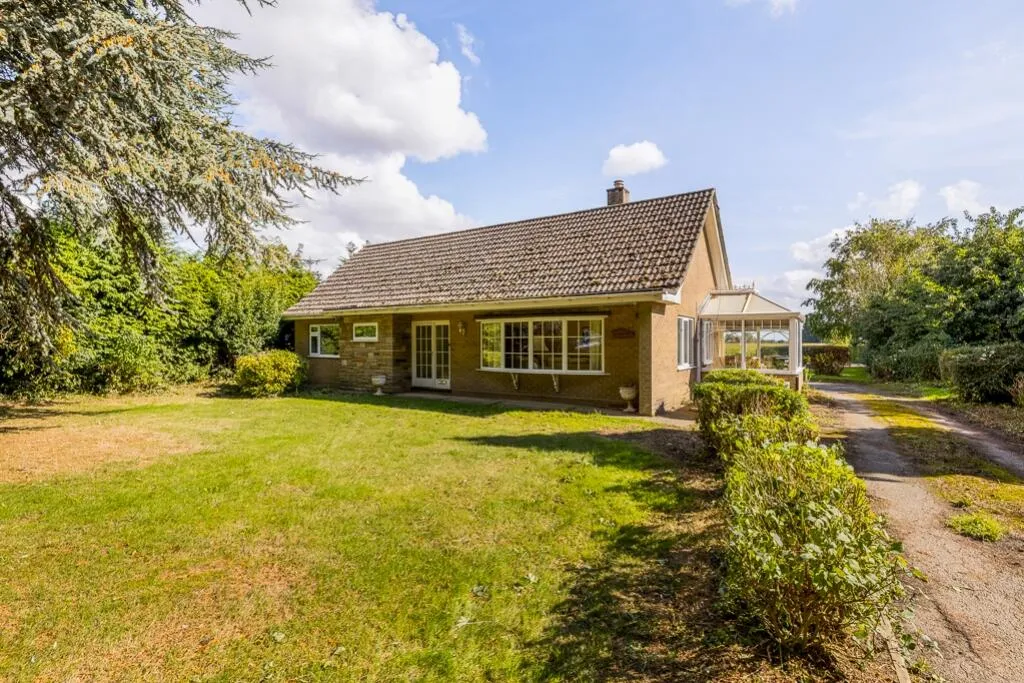 2 bed Detached Bungalow