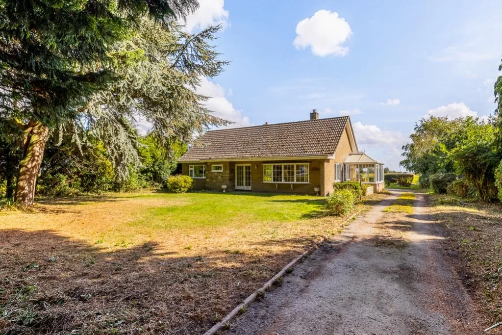 2 bed Detached Bungalow