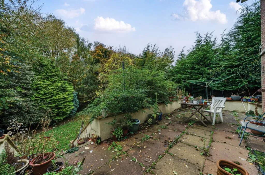 4 bed Detached