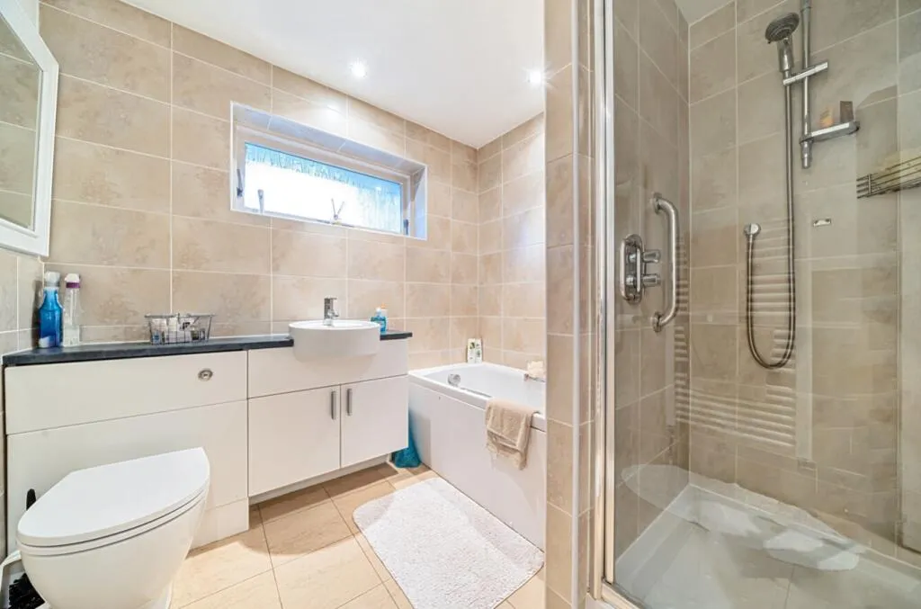 4 bed Detached