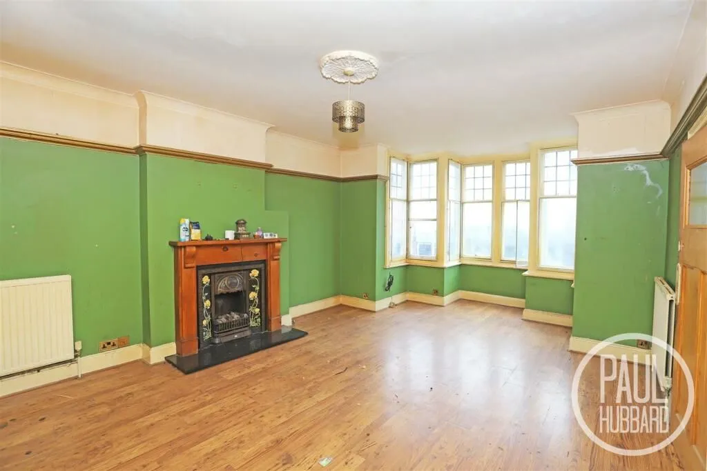 Kirkley Cliff Road, Lowestoft, Suffolk, NR33 0DB - Online Auctions