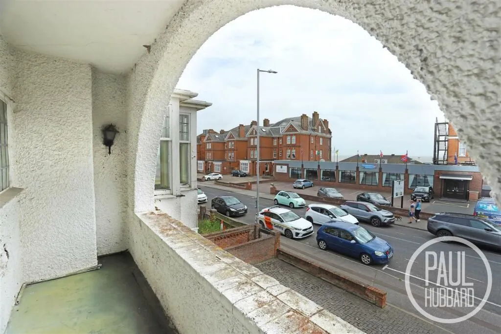 Kirkley Cliff Road, Lowestoft, Suffolk, NR33 0DB - Online Auctions
