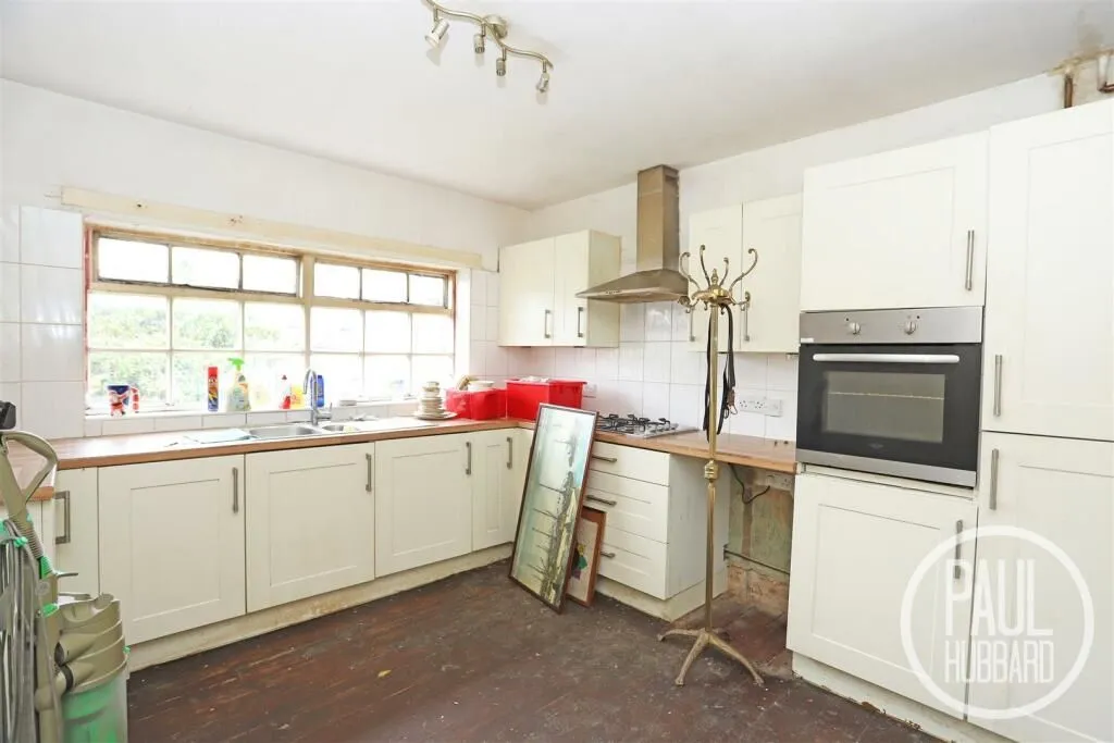 Kirkley Cliff Road, Lowestoft, Suffolk, NR33 0DB - Online Auctions