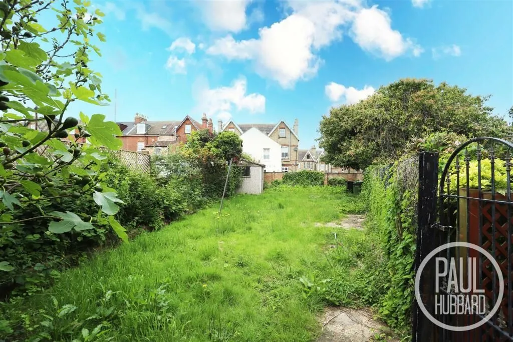 Kirkley Cliff Road, Lowestoft, Suffolk, NR33 0DB - Online Auctions