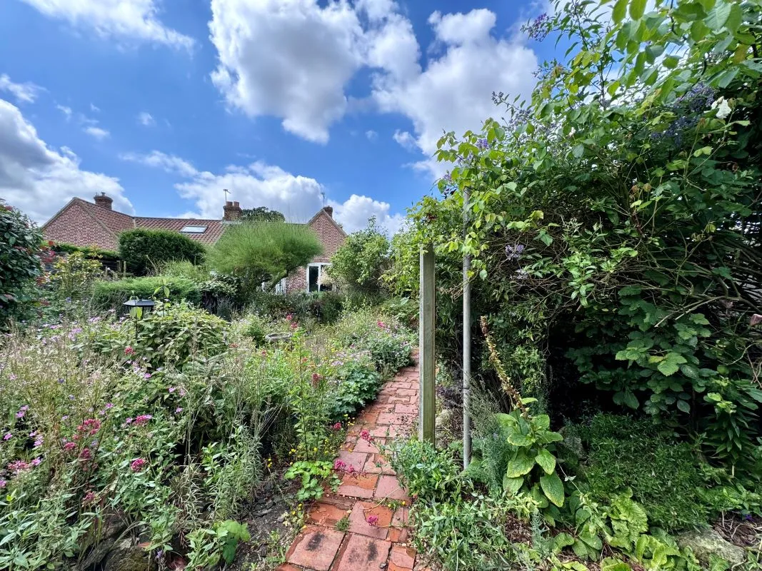 Allens Lane, Sprowston, Norwich, Norfolk, NR7 8EL - Online Auctions