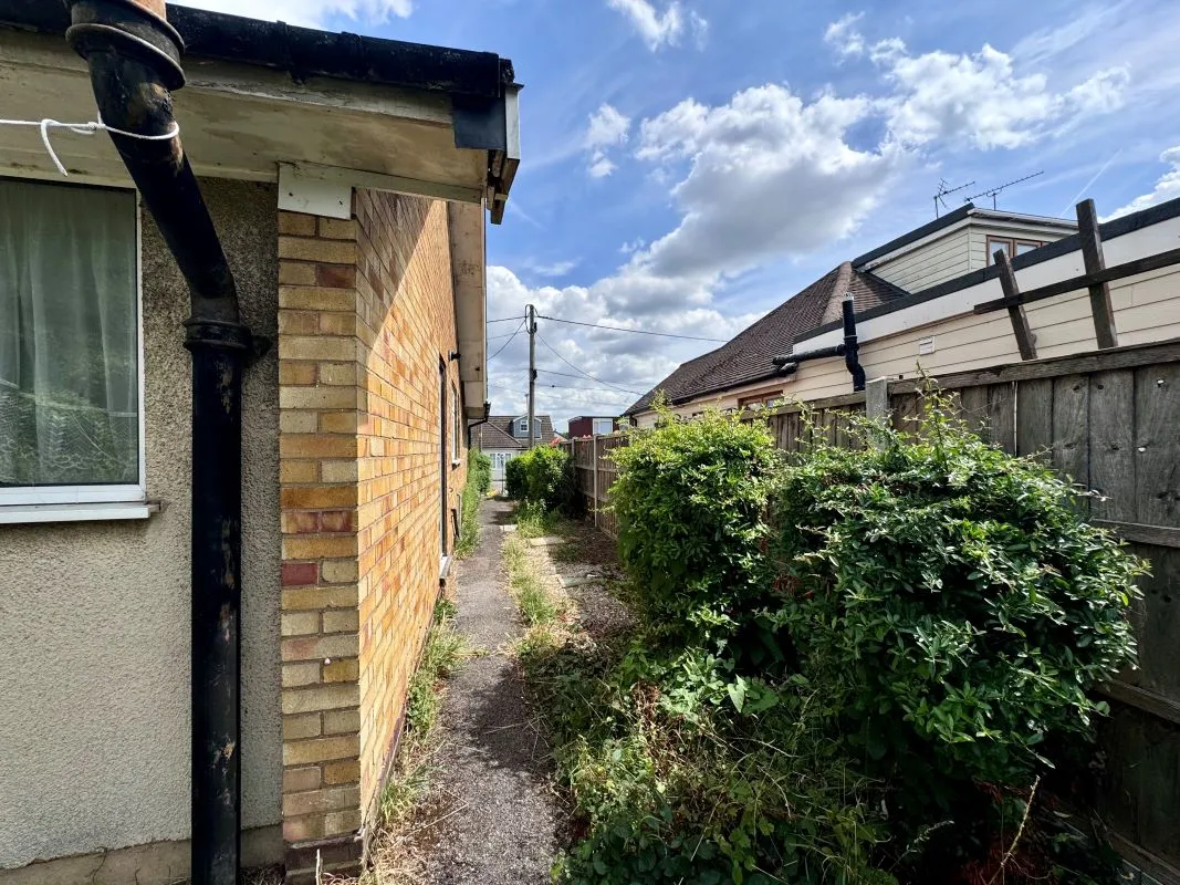 Hengist Gardens, Wickford, Essex, SS11 7EL - Online Auctions