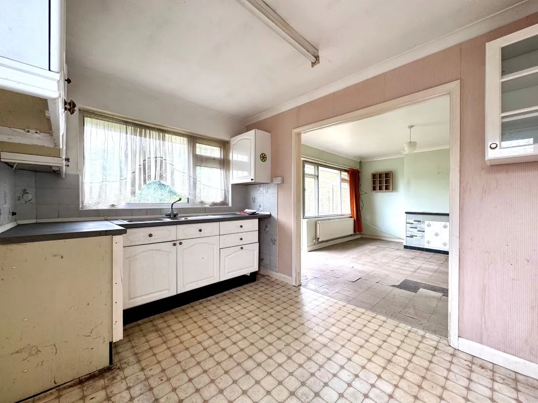 Hengist Gardens, Wickford, Essex, SS11 7EL - Online Auctions