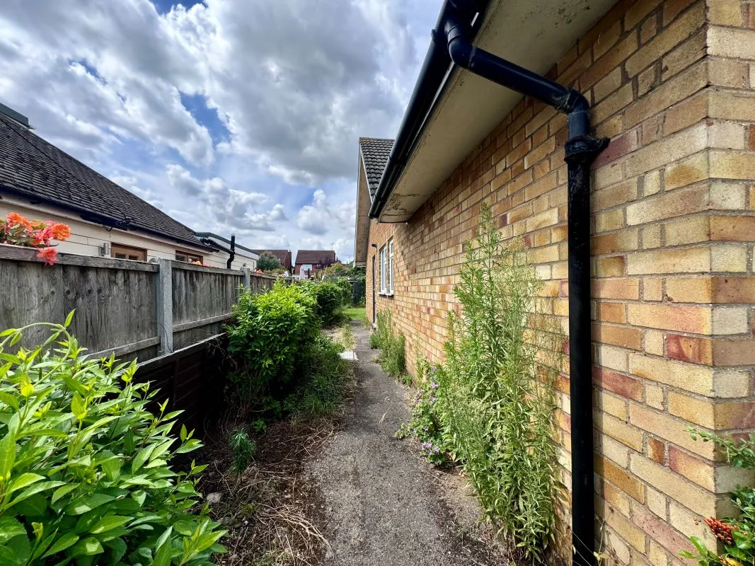 Hengist Gardens, Wickford, Essex, SS11 7EL - Online Auctions