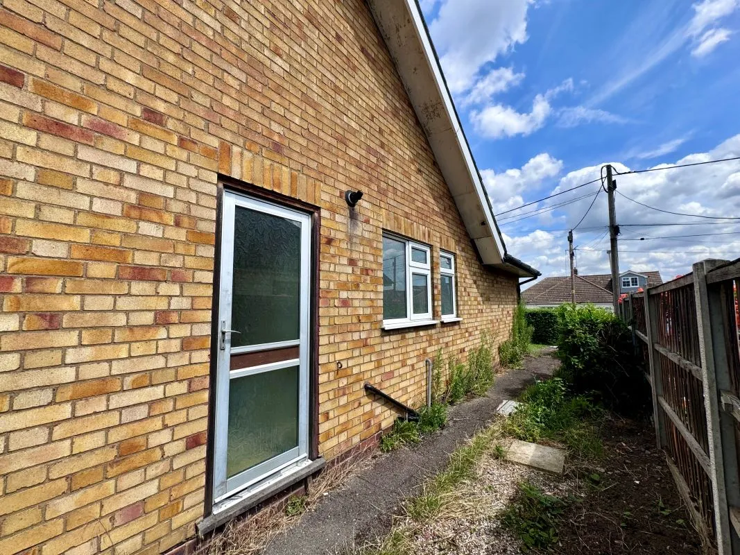 Hengist Gardens, Wickford, Essex, SS11 7EL - Online Auctions