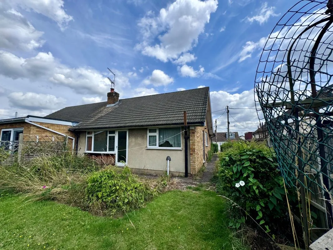 Hengist Gardens, Wickford, Essex, SS11 7EL - Online Auctions