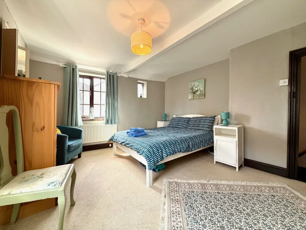 Cross Street, Holt, Norfolk, NR25 6HZ - Online Auctions