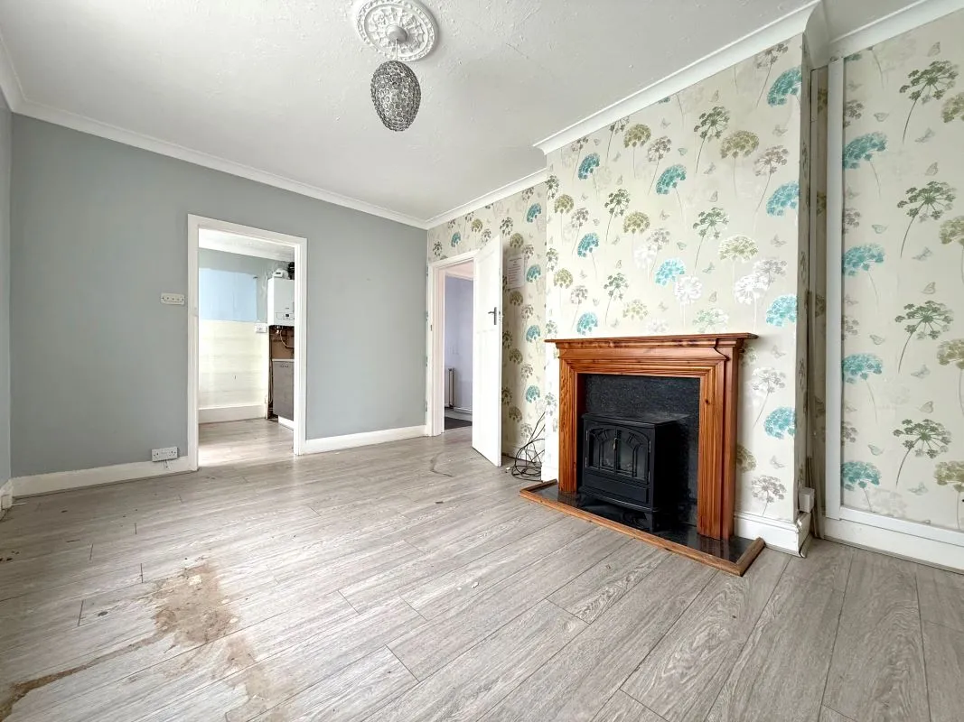 Dell Road East, Lowestoft, Suffolk, NR33 9LB - Online Auctions