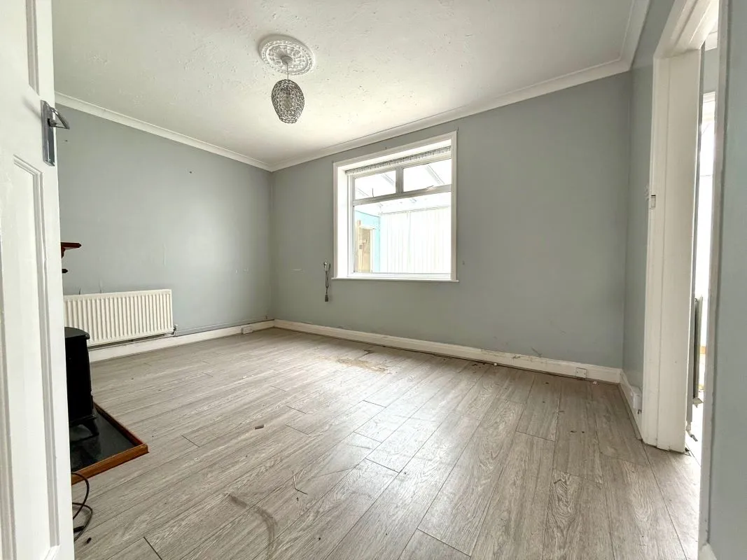 Dell Road East, Lowestoft, Suffolk, NR33 9LB - Online Auctions