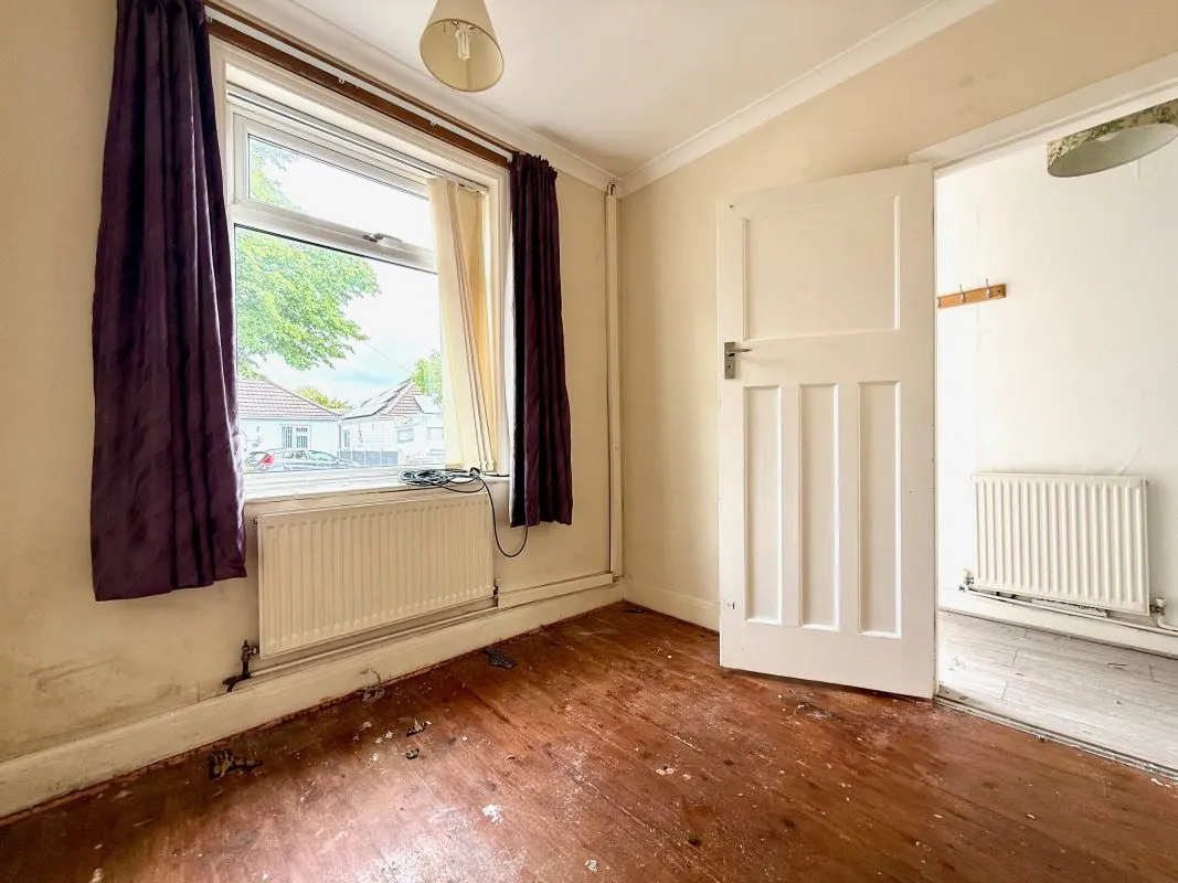 Dell Road East, Lowestoft, Suffolk, NR33 9LB - Online Auctions