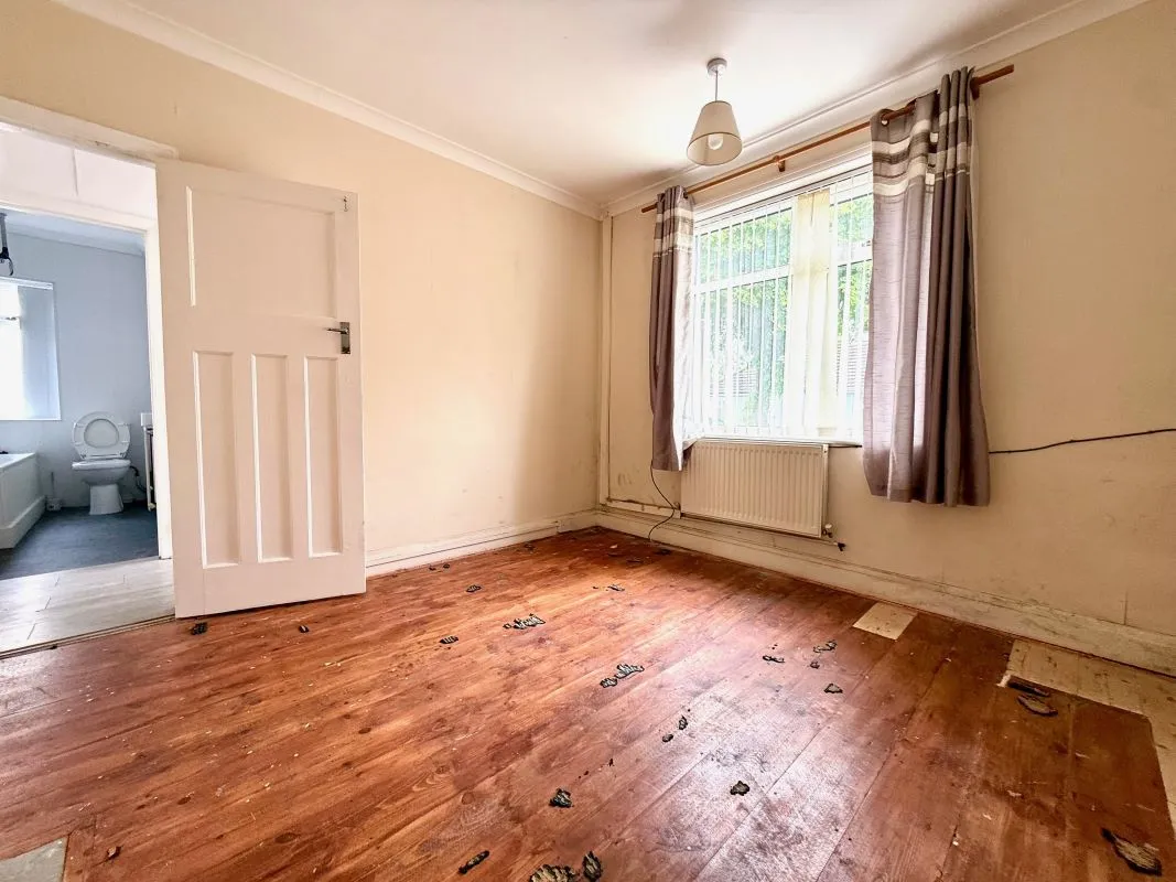 Dell Road East, Lowestoft, Suffolk, NR33 9LB - Online Auctions