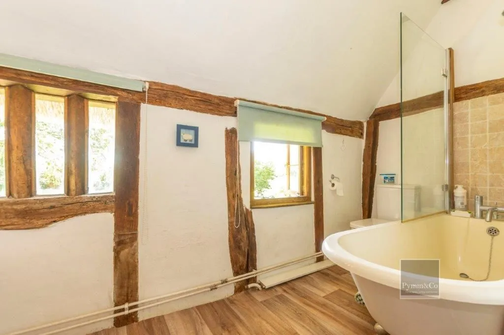 High Common Cottage, Wymondham Road, Wreningham, Norwich, Norfolk, NR16 1AY - Online Auctions