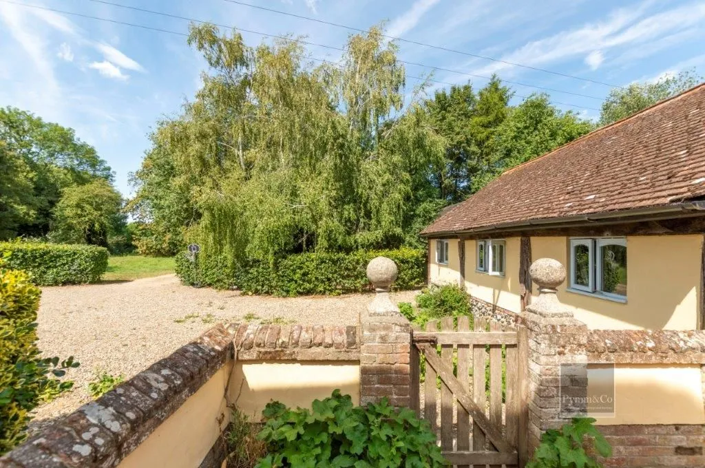 High Common Cottage, Wymondham Road, Wreningham, Norwich, Norfolk, NR16 1AY - Online Auctions