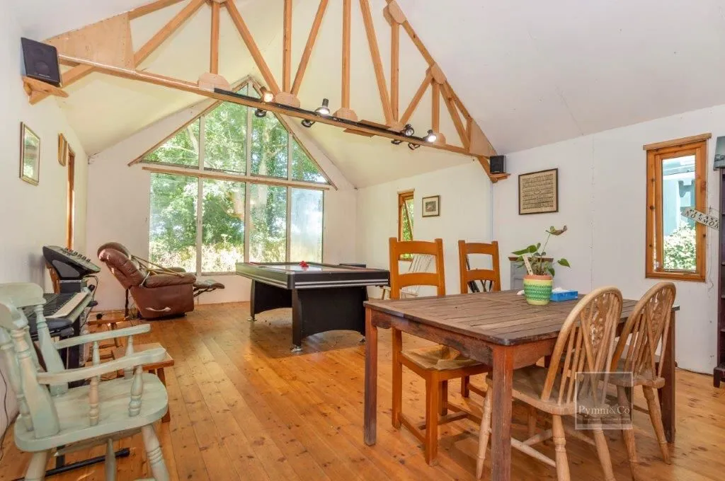 High Common Cottage, Wymondham Road, Wreningham, Norwich, Norfolk, NR16 1AY - Online Auctions