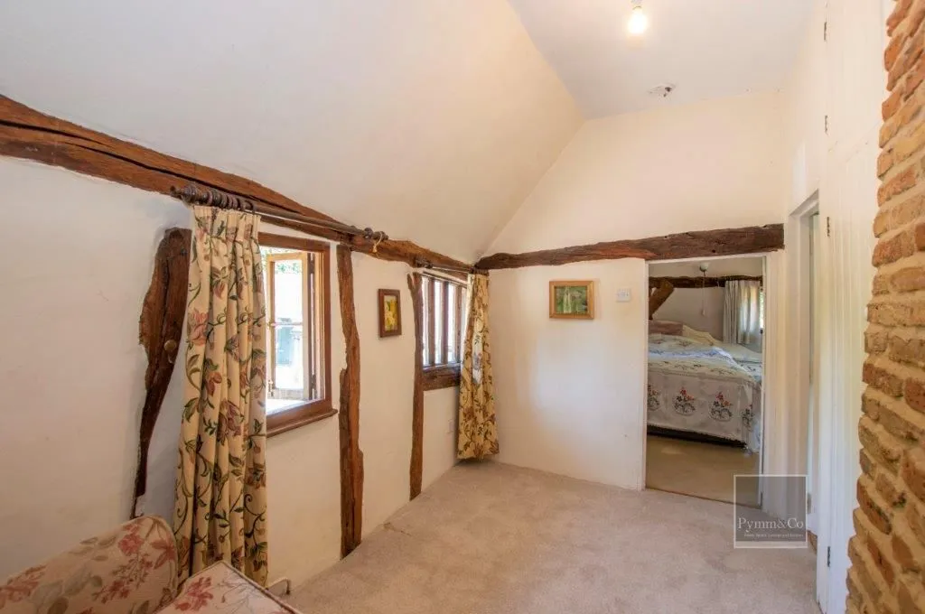 High Common Cottage, Wymondham Road, Wreningham, Norwich, Norfolk, NR16 1AY - Online Auctions