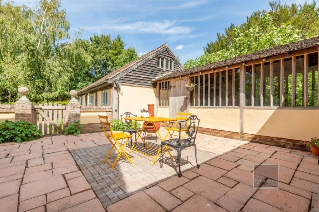 High Common Cottage, Wymondham Road, Wreningham, Norwich, Norfolk, NR16 1AY - Online Auctions