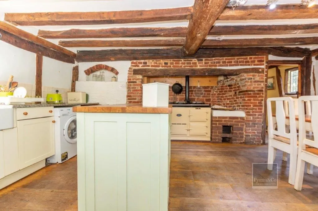 High Common Cottage, Wymondham Road, Wreningham, Norwich, Norfolk, NR16 1AY - Online Auctions