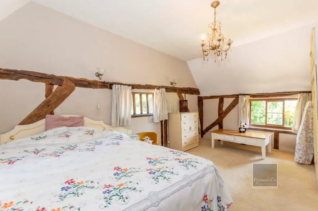 High Common Cottage, Wymondham Road, Wreningham, Norwich, Norfolk, NR16 1AY - Online Auctions