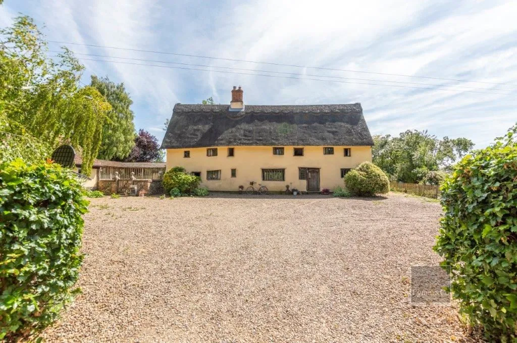 High Common Cottage, Wymondham Road, Wreningham, Norwich, Norfolk, NR16 1AY - Online Auctions