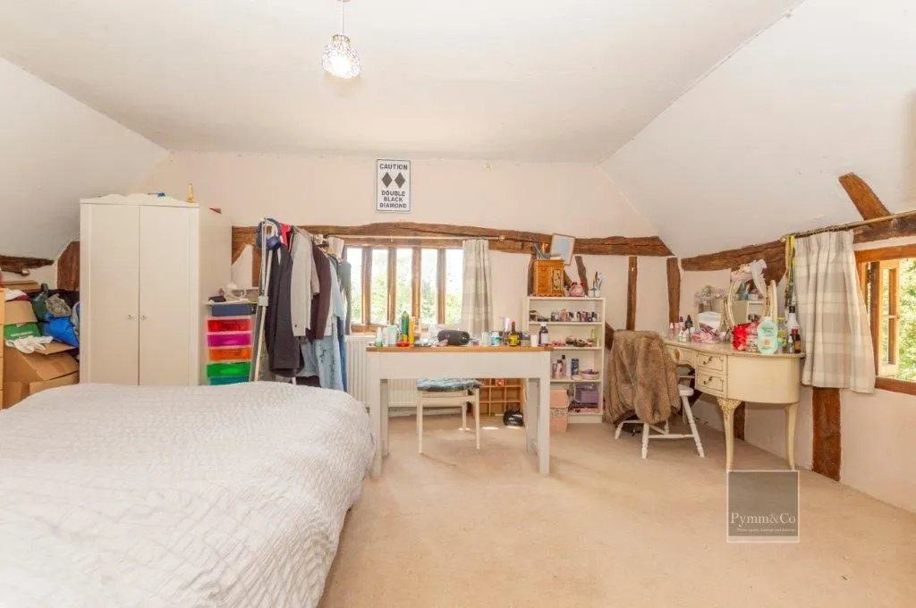 High Common Cottage, Wymondham Road, Wreningham, Norwich, Norfolk, NR16 1AY - Online Auctions