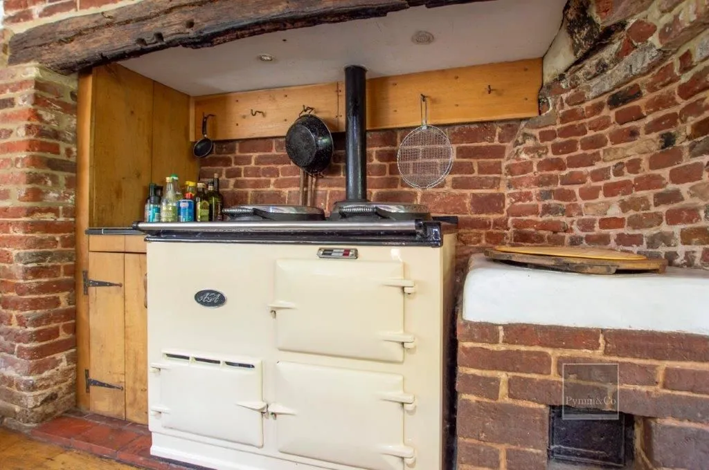 High Common Cottage, Wymondham Road, Wreningham, Norwich, Norfolk, NR16 1AY - Online Auctions