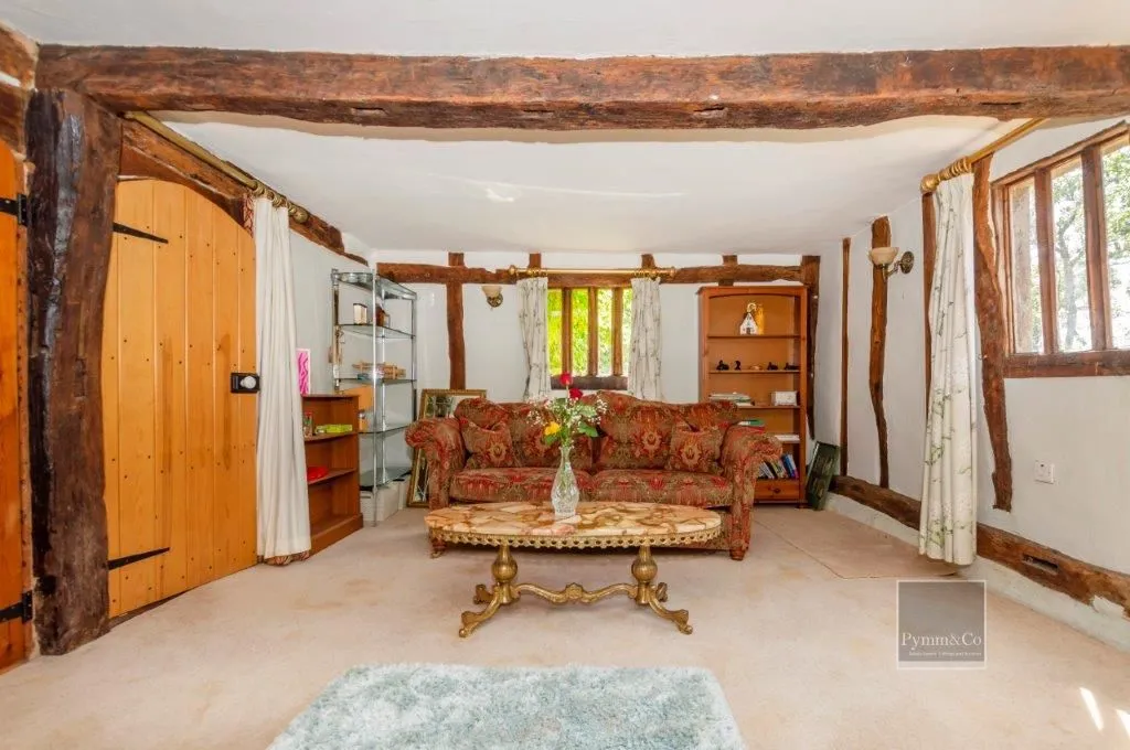 High Common Cottage, Wymondham Road, Wreningham, Norwich, Norfolk, NR16 1AY - Online Auctions
