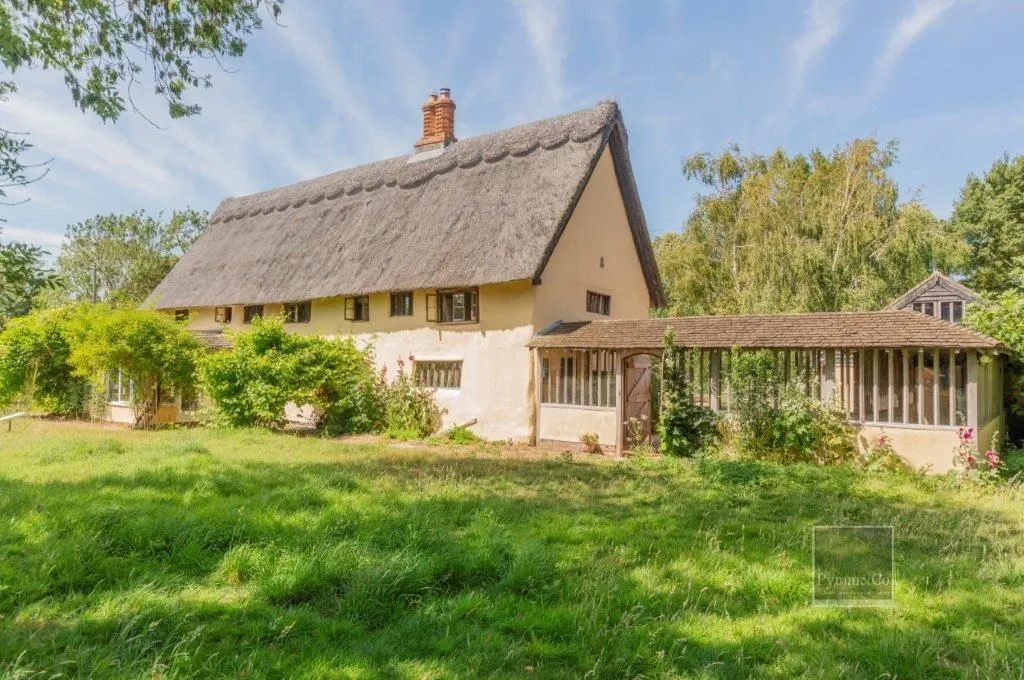 High Common Cottage, Wymondham Road, Wreningham, Norwich, Norfolk, NR16 1AY - Online Auctions