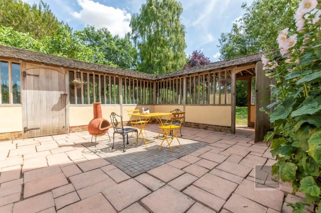 High Common Cottage, Wymondham Road, Wreningham, Norwich, Norfolk, NR16 1AY - Online Auctions