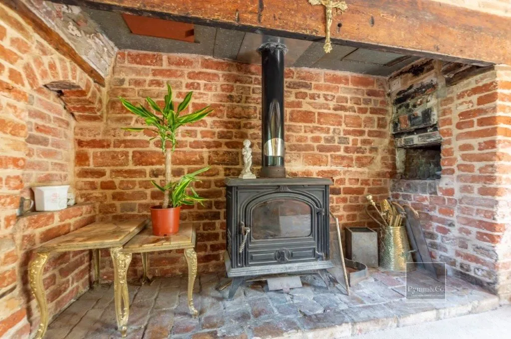 High Common Cottage, Wymondham Road, Wreningham, Norwich, Norfolk, NR16 1AY - Online Auctions