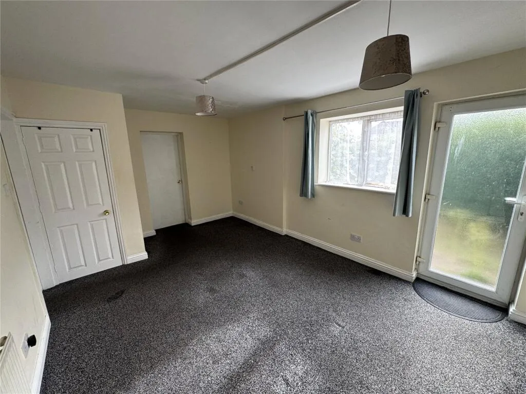 4 bed Semi-Detached