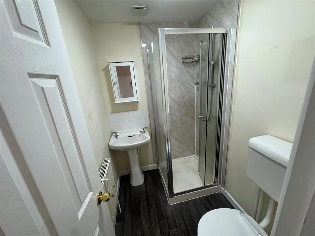 4 bed Semi-Detached