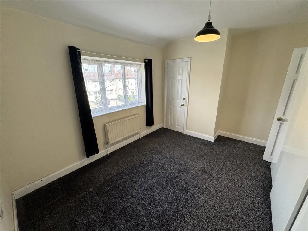 4 bed Semi-Detached
