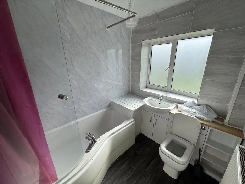 4 bed Semi-Detached