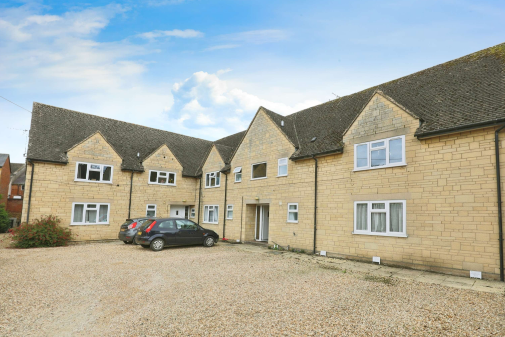 1 bed Ground Flat