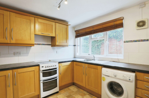 1 bed Ground Flat