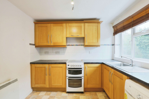 1 bed Ground Flat