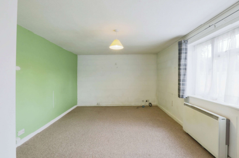 1 bed Ground Flat