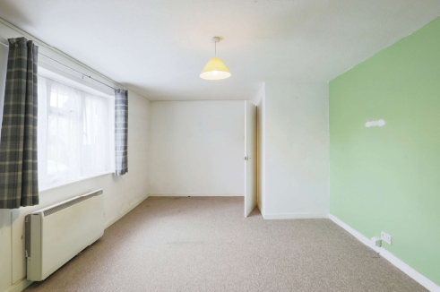 1 bed Ground Flat