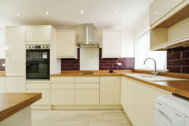 4 bed Bungalow