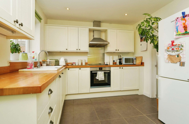 4 bed Detached