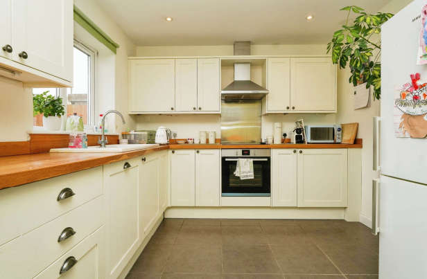 4 bed Detached