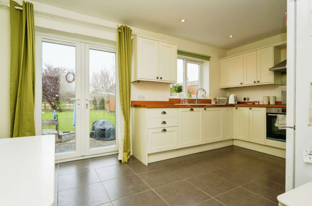 4 bed Detached