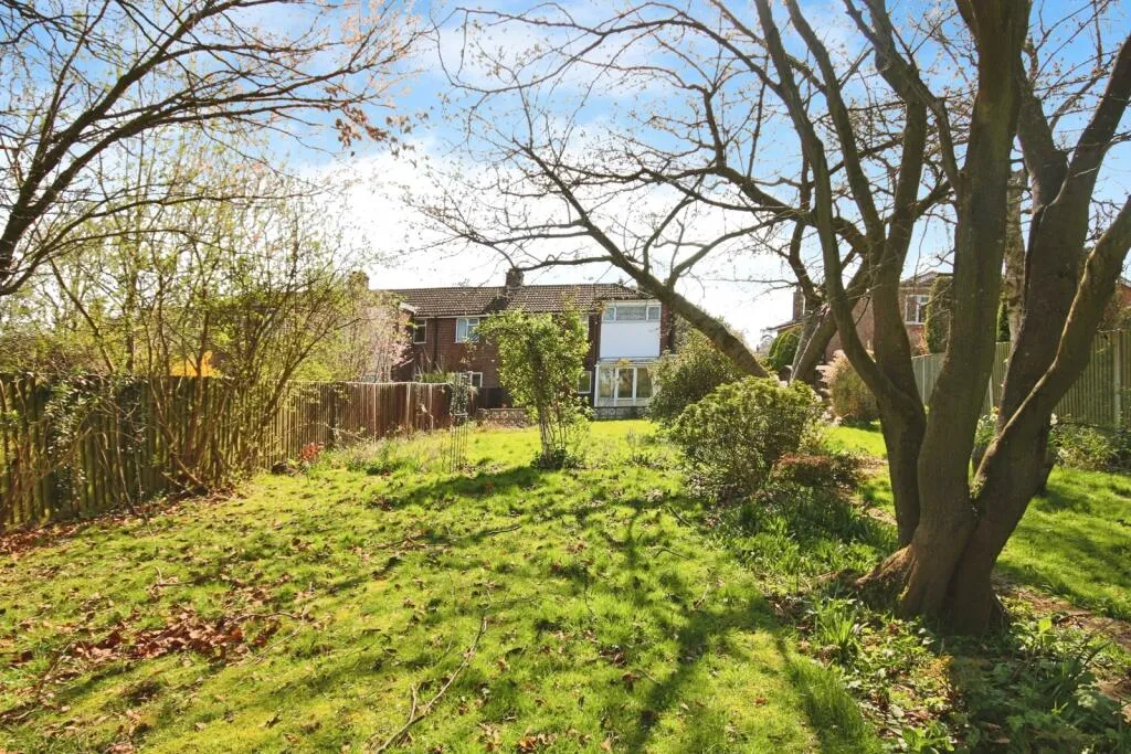 3 bed End of Terrace
