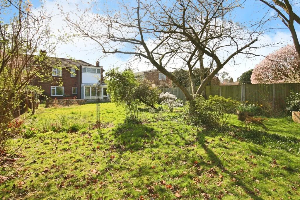 3 bed End of Terrace