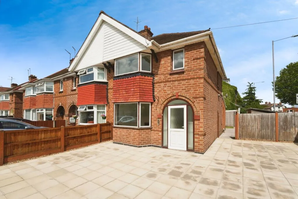 3 bed End of Terrace